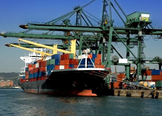 Porto de Santos movimentou 17 milhões de toneladas em julho - Foto: Adobe Stock