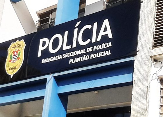 Um caso de estelionato foi registrado no Plantão Policial, tendo como vítimas uma mãe e seu filho.