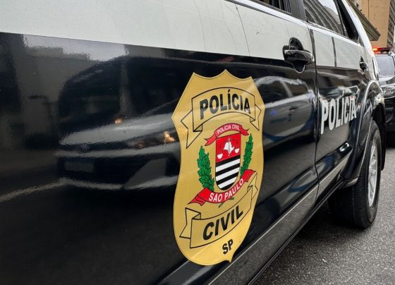 Imagem colorida mostra viatura da polícia civil de São Paulo, que investiga golpes - Metrópoles