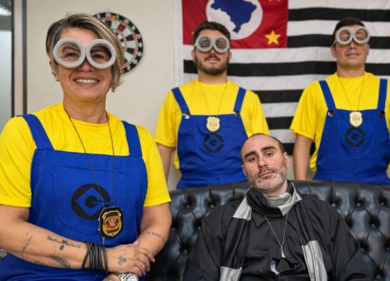 policiais-vestidos-de-minions