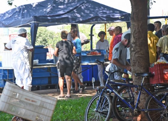 Bom Prato Móvel ganha novo endereço e registra grande movimento 