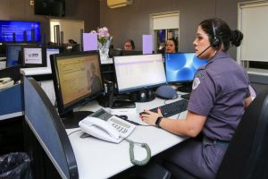 O uso de tecnologia, como o atendimento qualificado por meio da Cabine Lilás e o monitoramento por tornozeleiras, foi apontado como uma mudança de paradigma na proteção das mulheres Foto: Divulgação/Governo de SP