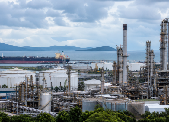 Petróleo fecha em queda e WTI para novembro fica abaixo de US$ 100